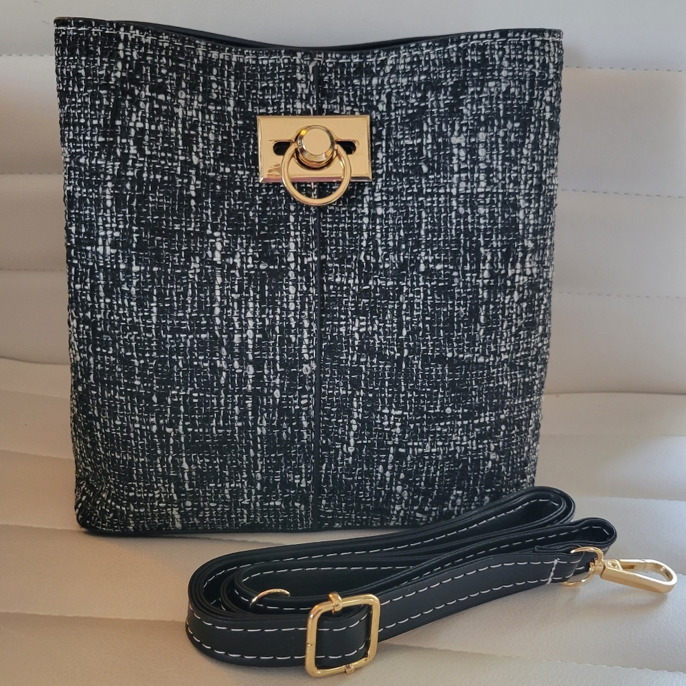NWOT Black Small Crossbody Turn Lock Bucket Bag/Purse